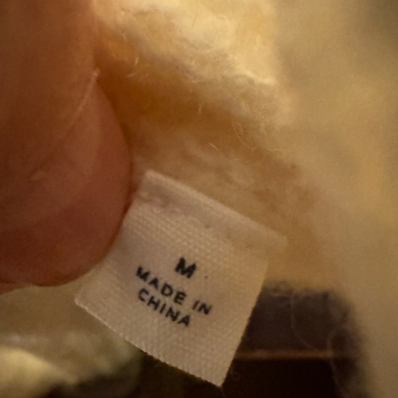 Gap winter wool mix sweater size M in like new condition - Picture 7 of 8